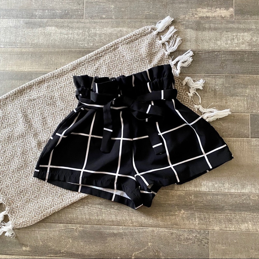 Romwe Elastic Waist Striped Shorts